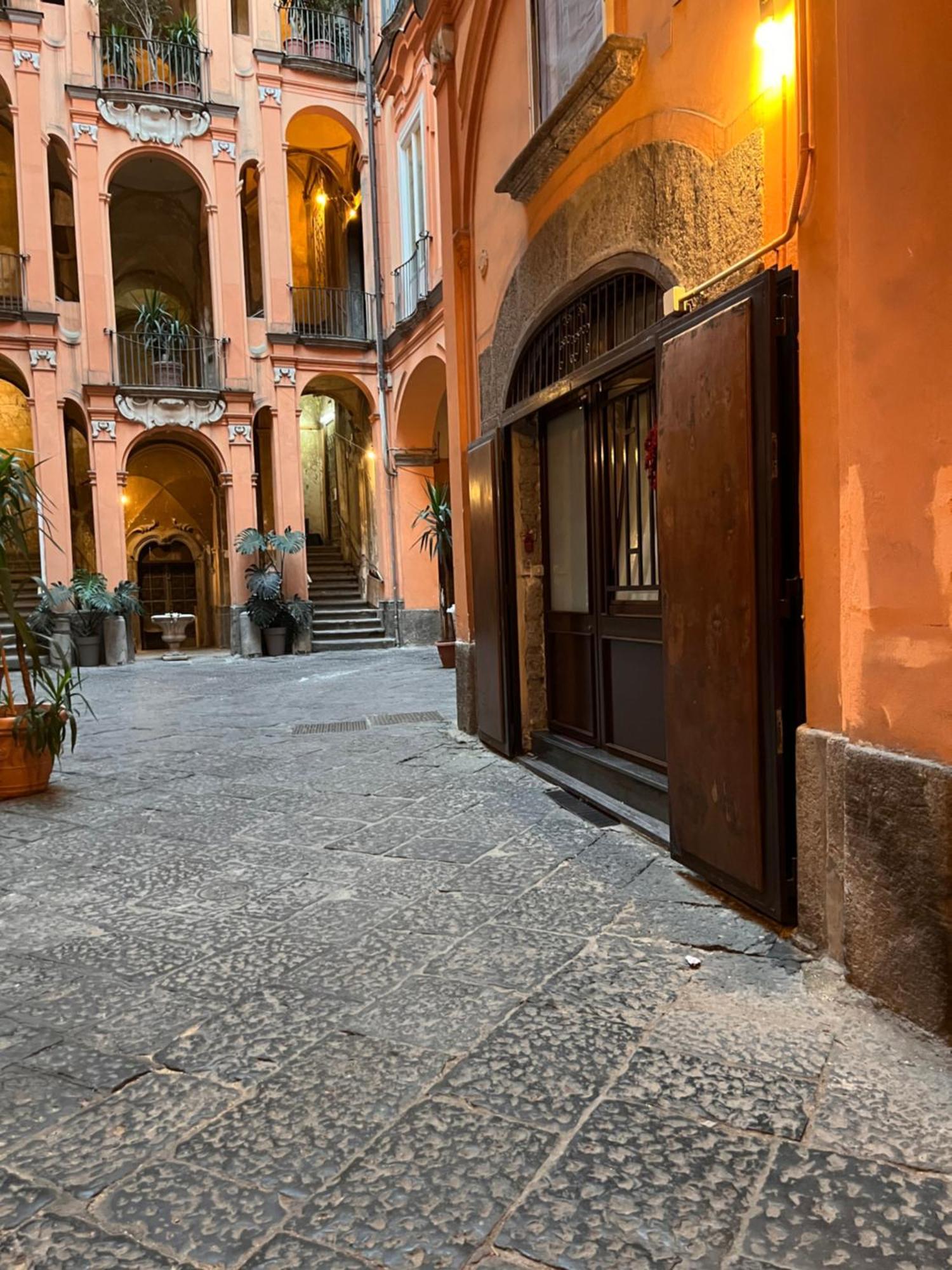Mini-Flat Toledo Apartment Naples Exterior photo