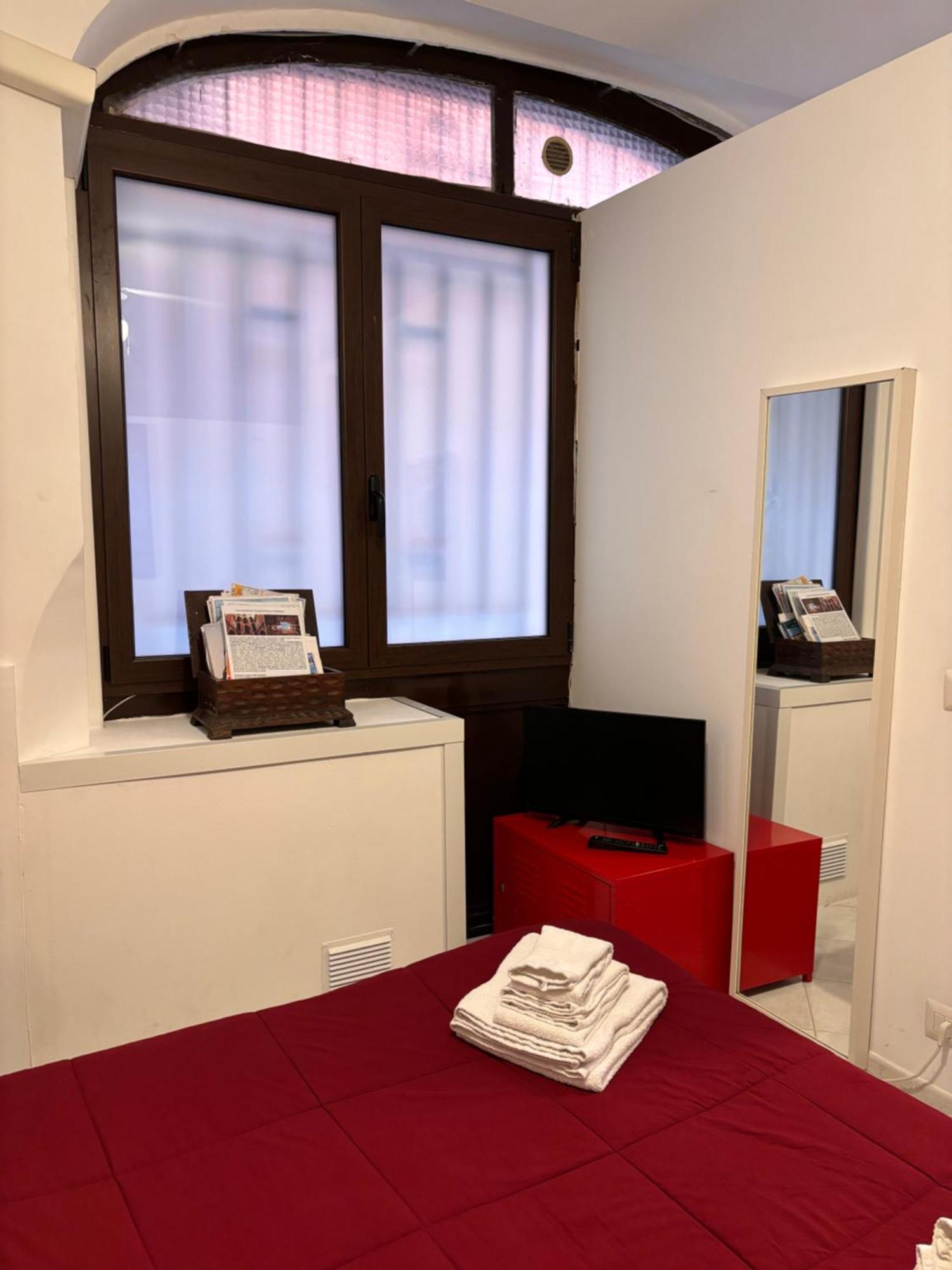 Mini-Flat Toledo Apartment Naples Exterior photo